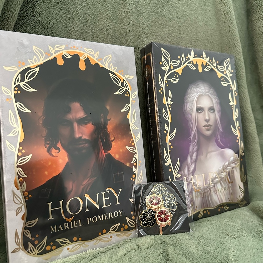 Elegant Black and Gold Decorative Book Set